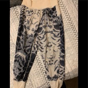 Lululemon cropped pants